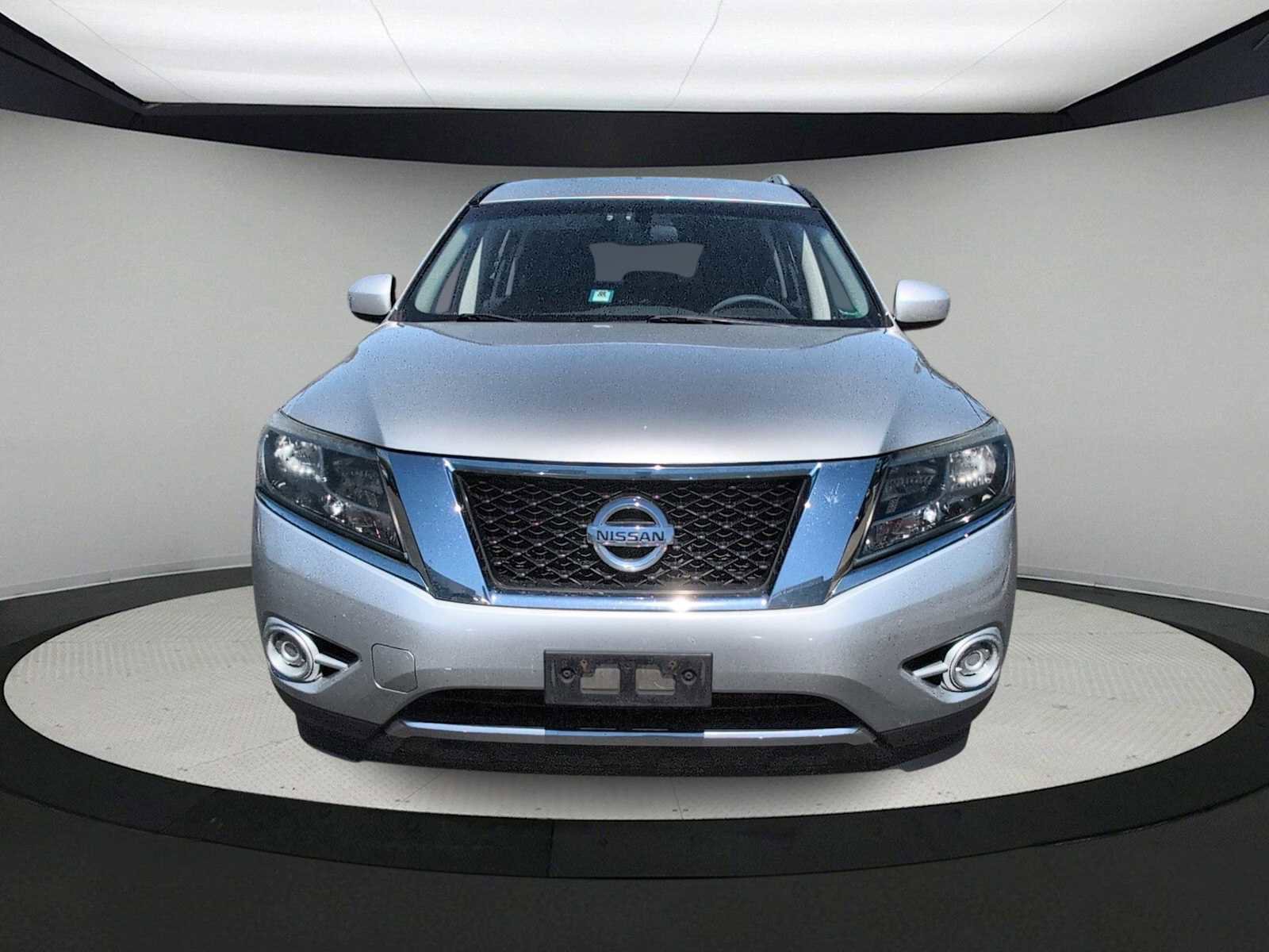 Used 2014 Nissan Pathfinder SV image 3