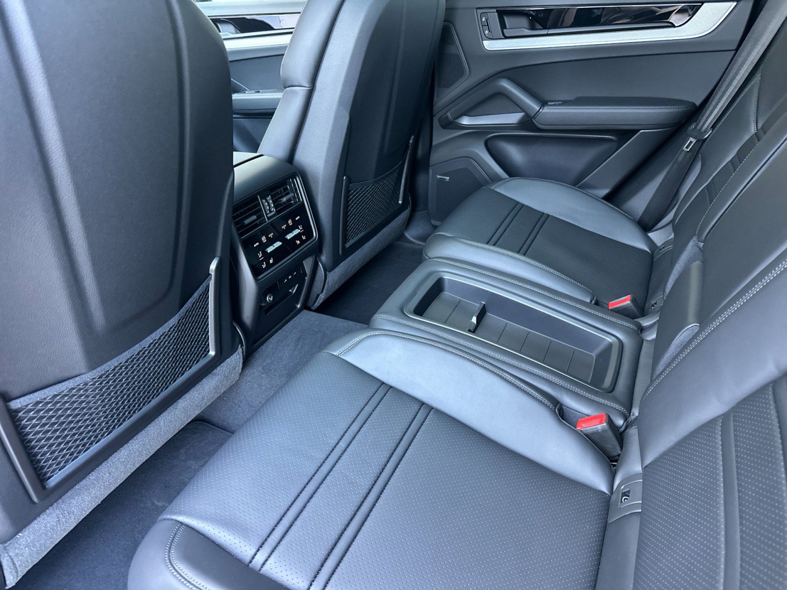 New 2025 Porsche Cayenne Coupe image 13