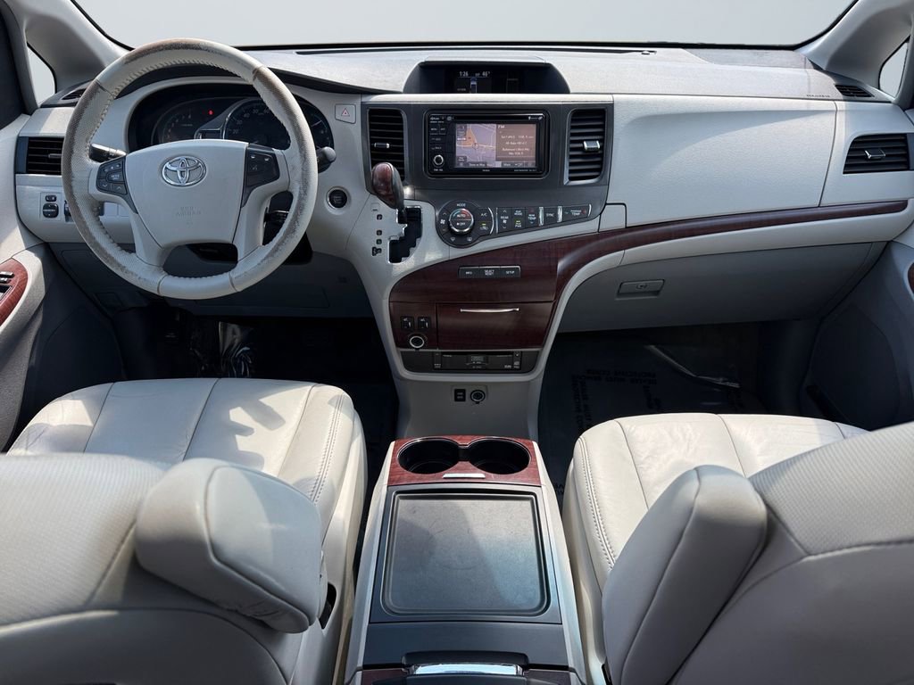 Used 2014 Toyota Sienna XLE w/ Entertainment Package image 10