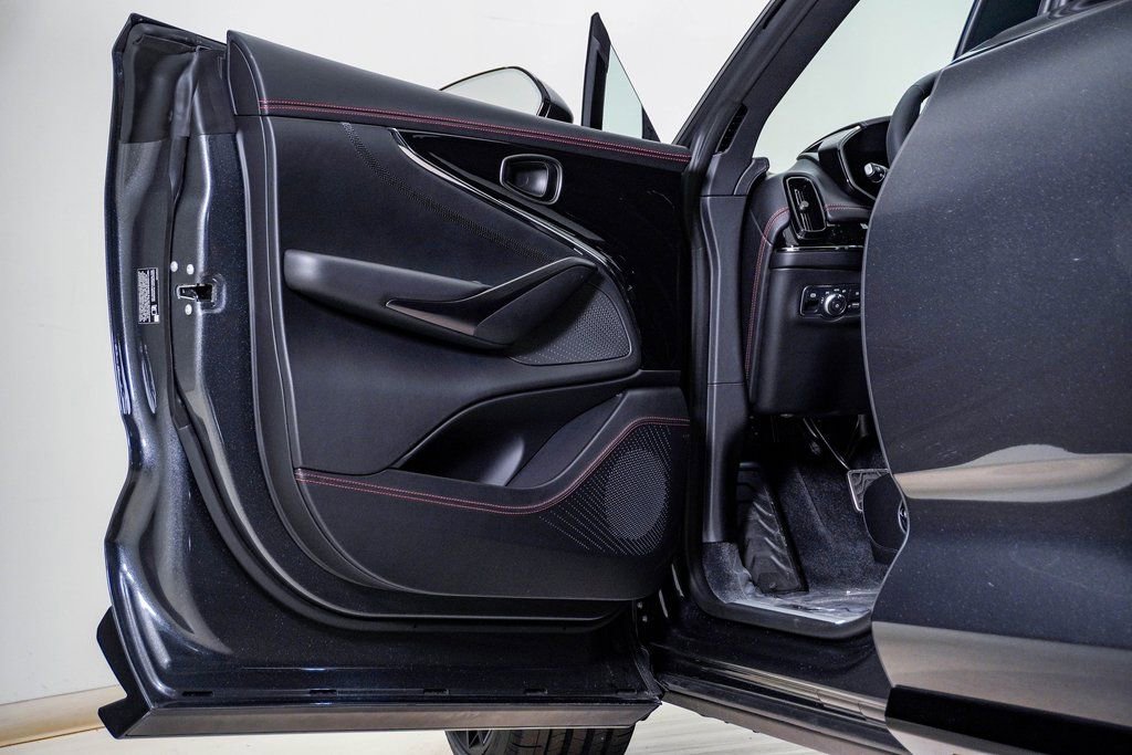 New 2026 Aston Martin DBX 707 image 30