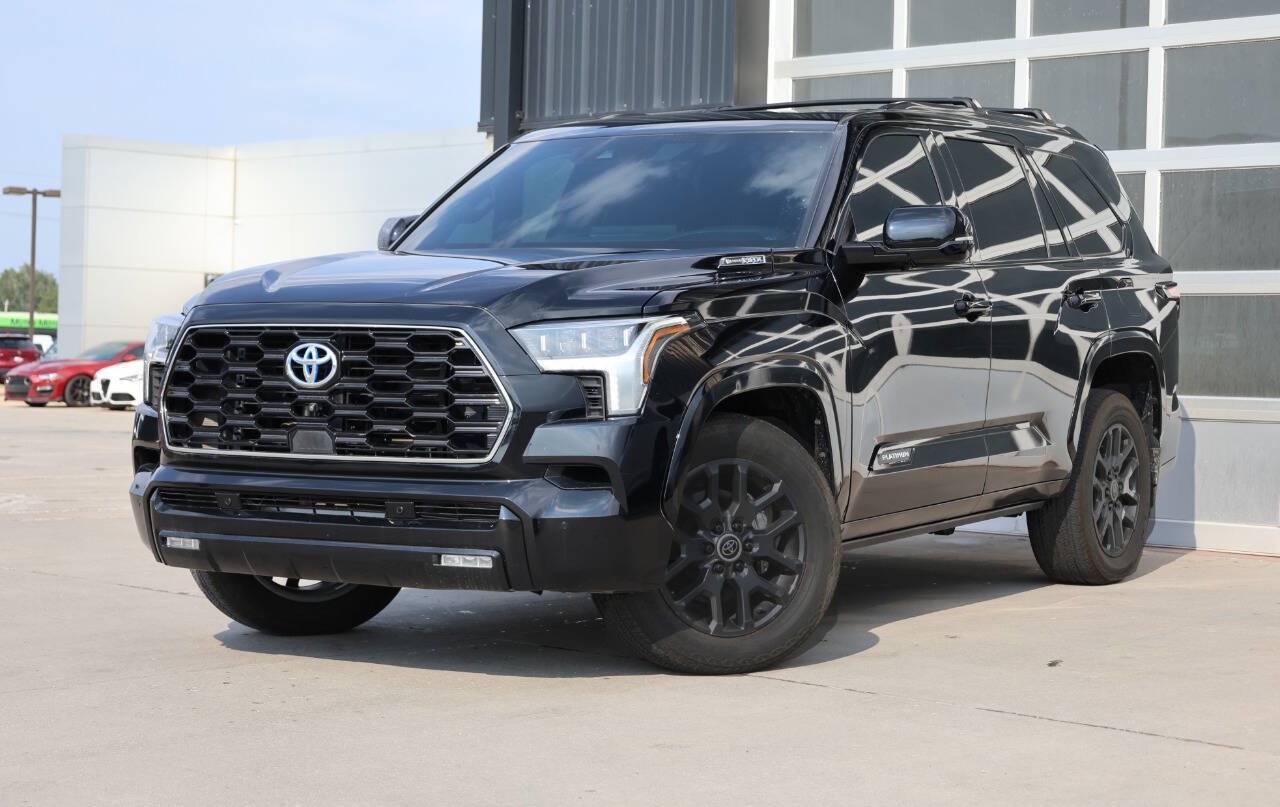 Used 2024 Toyota Sequoia Platinum AWD/4WD image 3