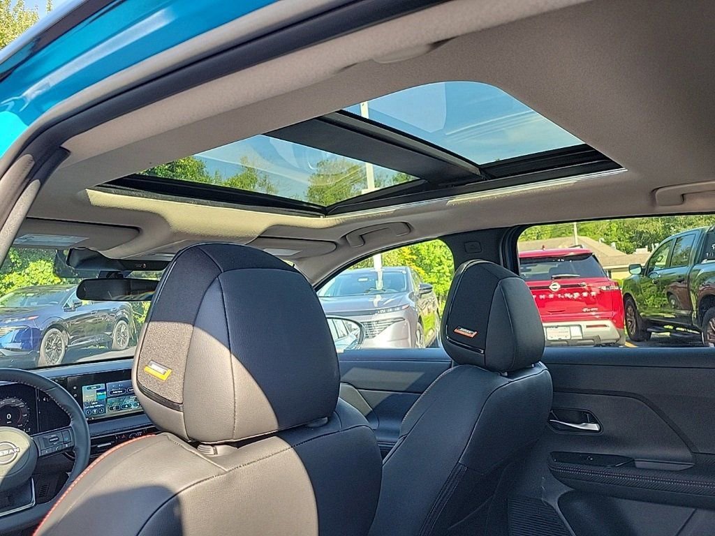Used 2025 Nissan Kicks SR w/ SR Premium Package image 10