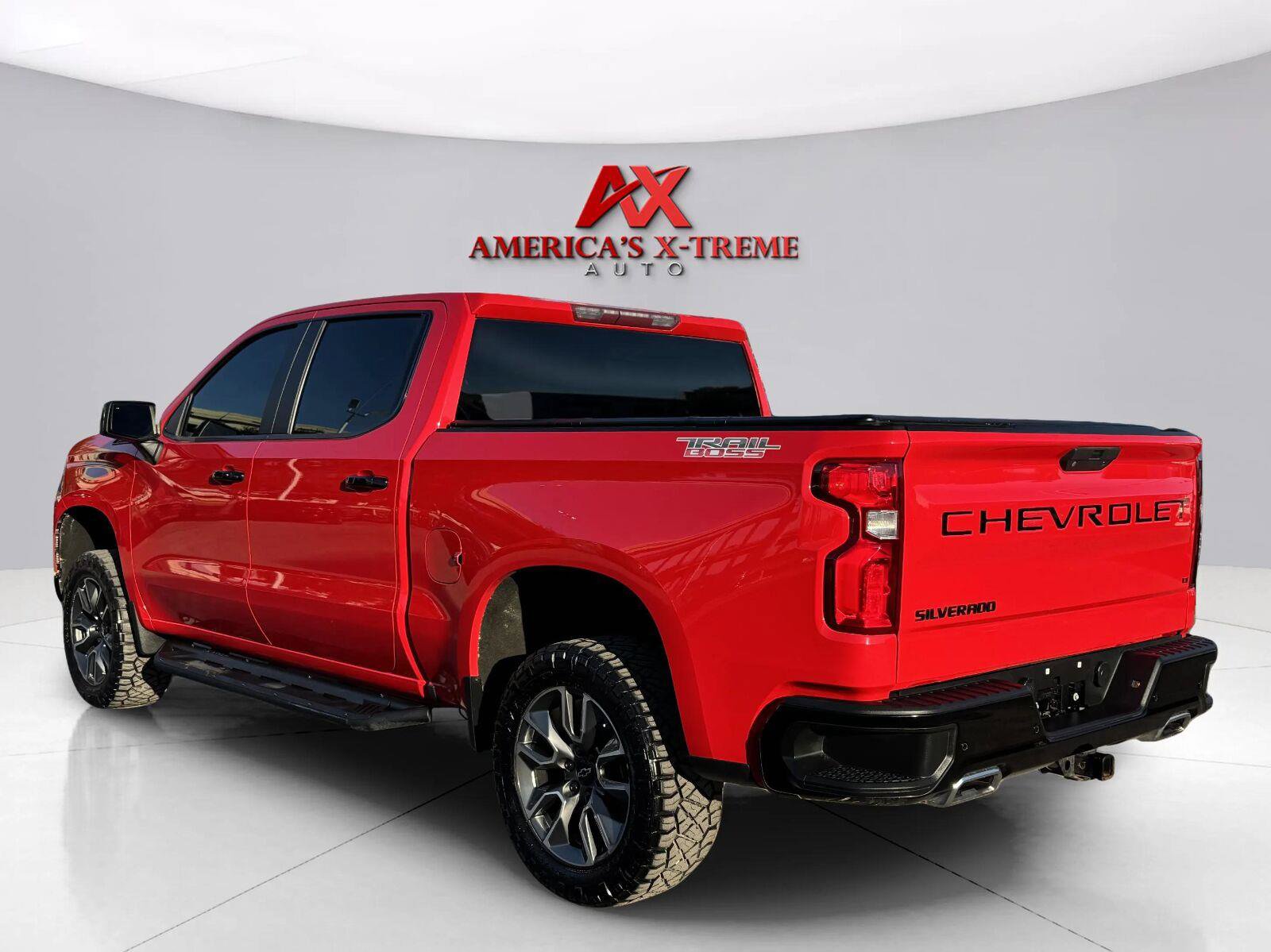Used 2021 Chevrolet Silverado 1500 LT Trail Boss w/ Convenience Package II AWD/4WD image 3