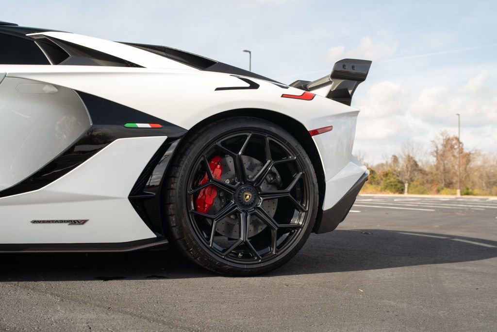 Used 2021 Lamborghini Aventador SVJ image 15