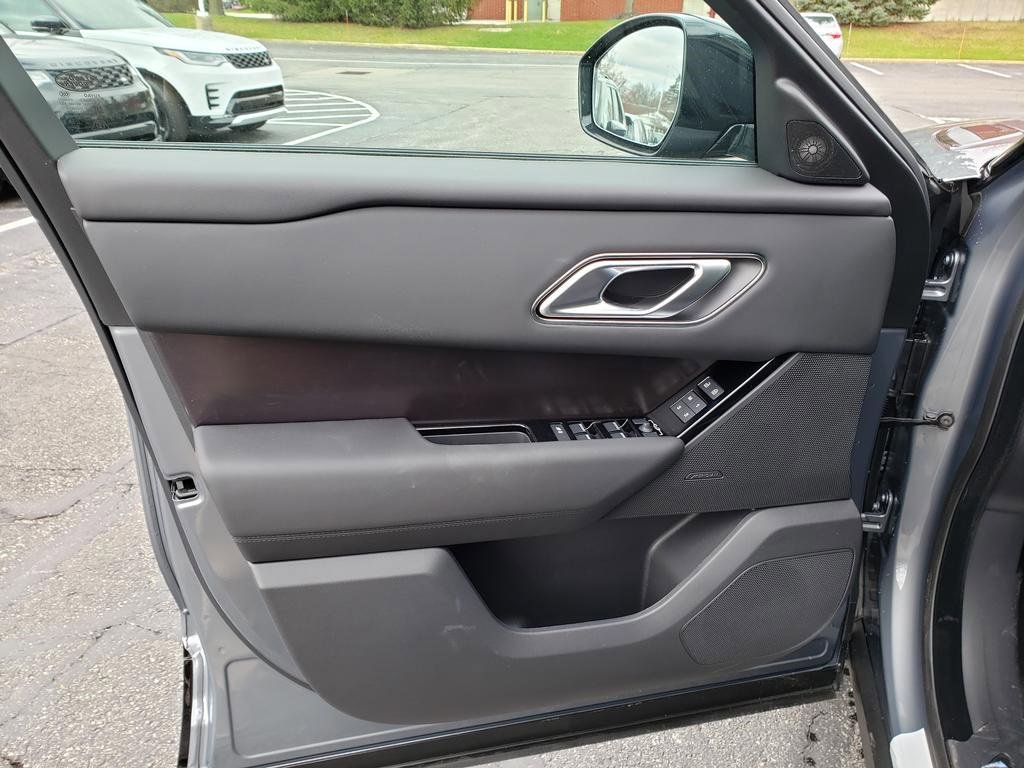 New 2026 Land Rover Range Rover Velar Dynamic SE image 10