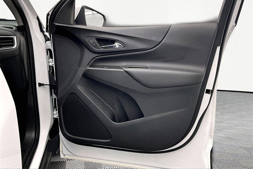 Used 2023 Chevrolet Equinox LT image 24