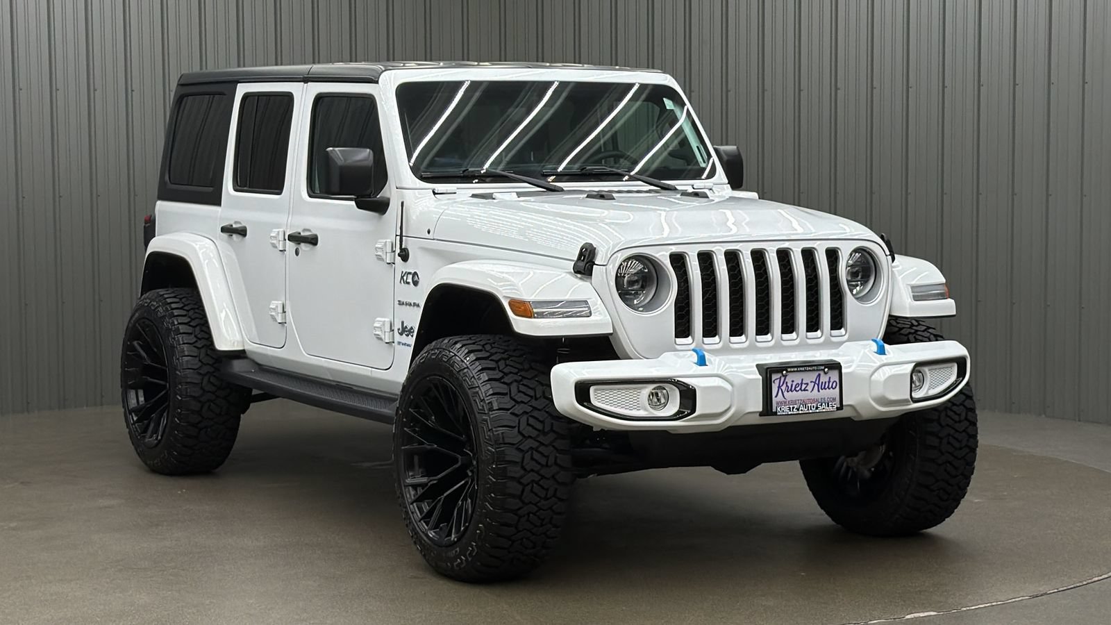Used 2023 Jeep Wrangler Unlimited Sahara w/ Cold Weather Group AWD/4WD image 7