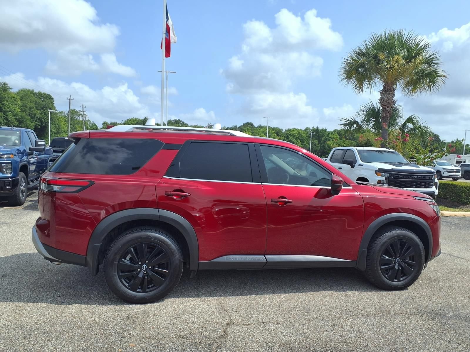 Used 2023 Nissan Pathfinder SL FWD image 21