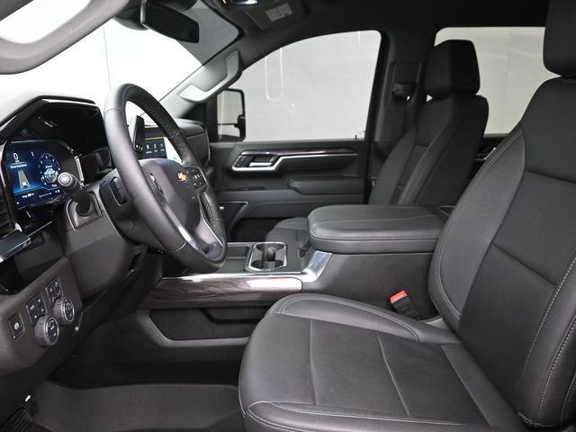 Used 2025 Chevrolet Silverado 2500 LTZ w/ LTZ Convenience Package image 16