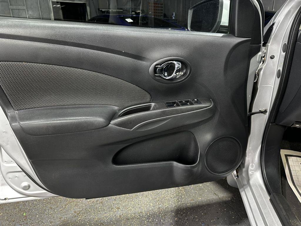 Used 2016 Nissan Versa SV FWD image 8