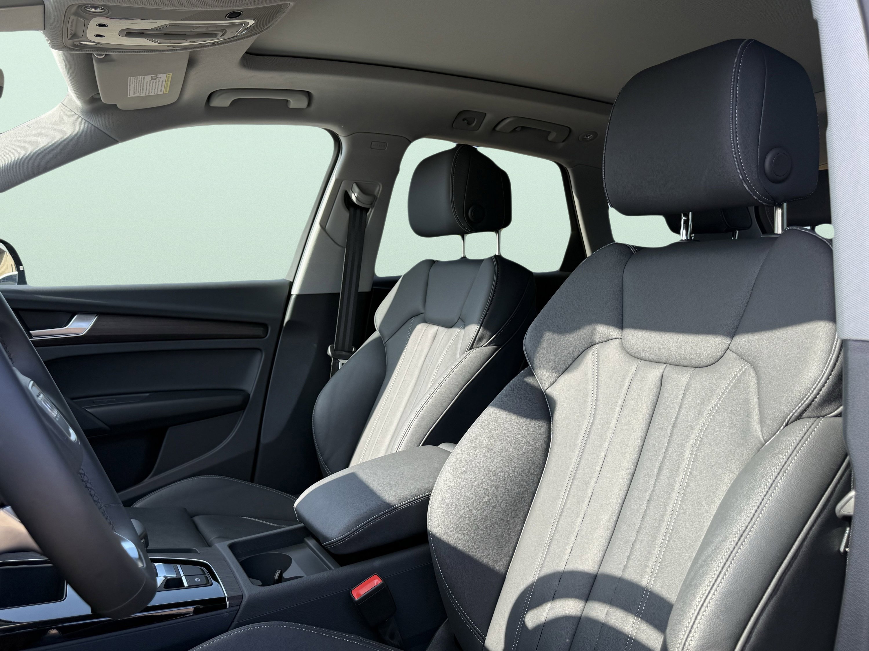 Used 2024 Audi Q5 e Premium w/ Convenience Package image 30