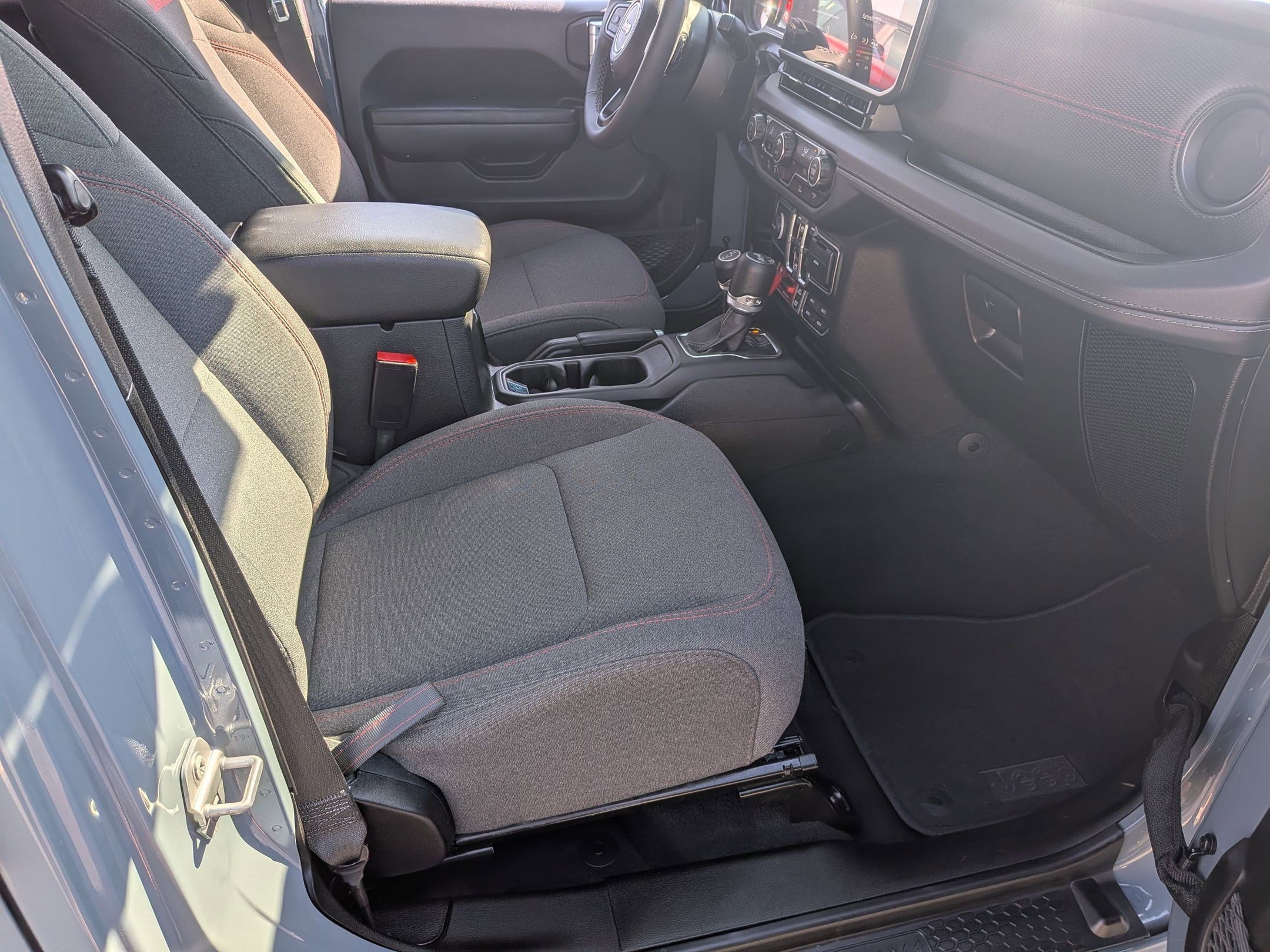 Used 2025 Jeep Wrangler Unlimited Rubicon image 34