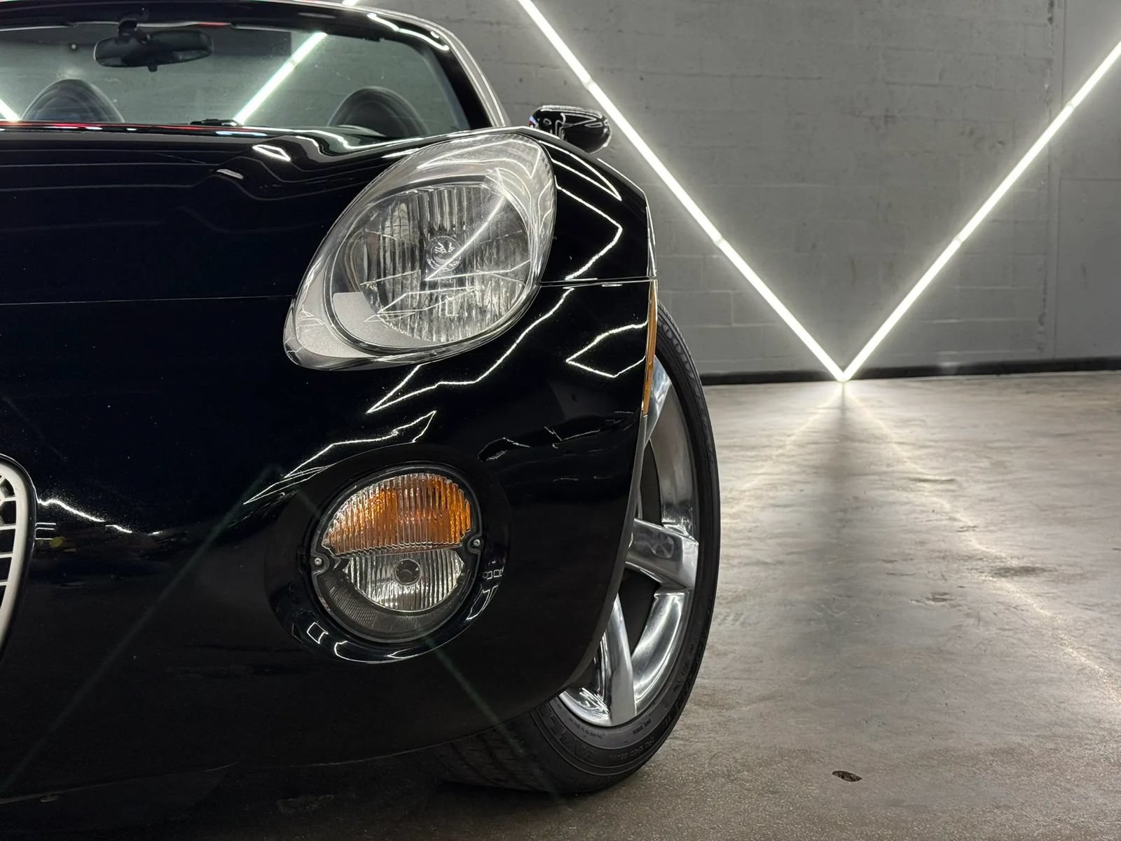 Used 2006 Pontiac Solstice Convertible w/ Premium Package RWD image 3