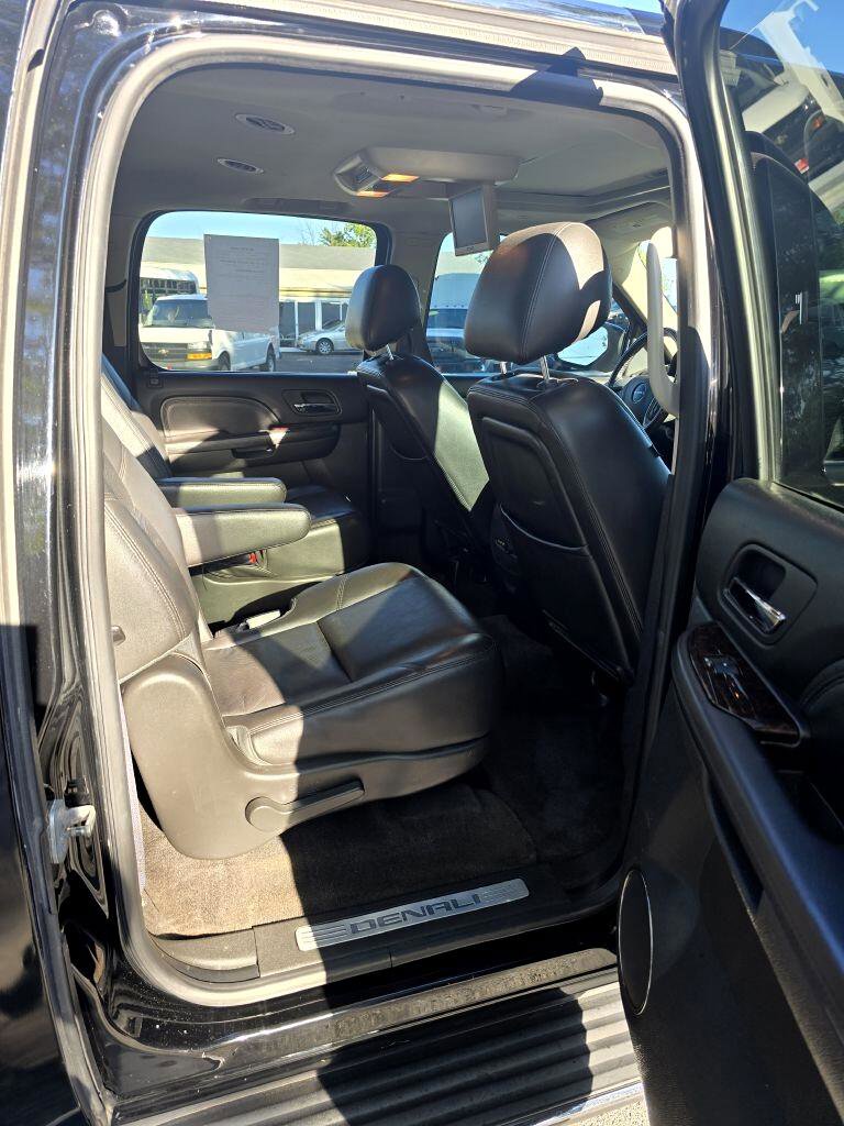Used 2013 GMC Yukon XL Denali image 14