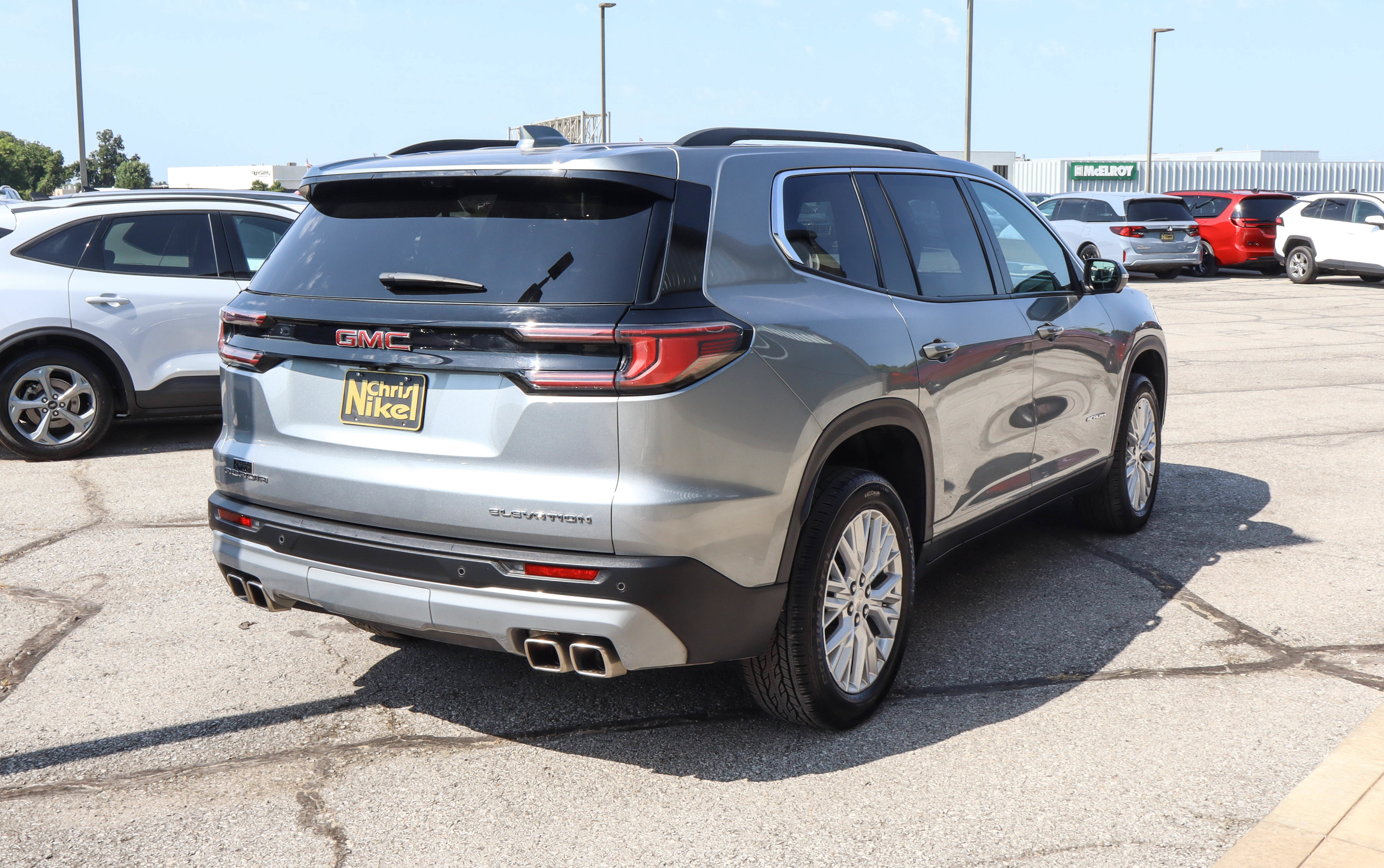 Used 2026 GMC Acadia Elevation w/ Elevation Premium Package FWD image 4