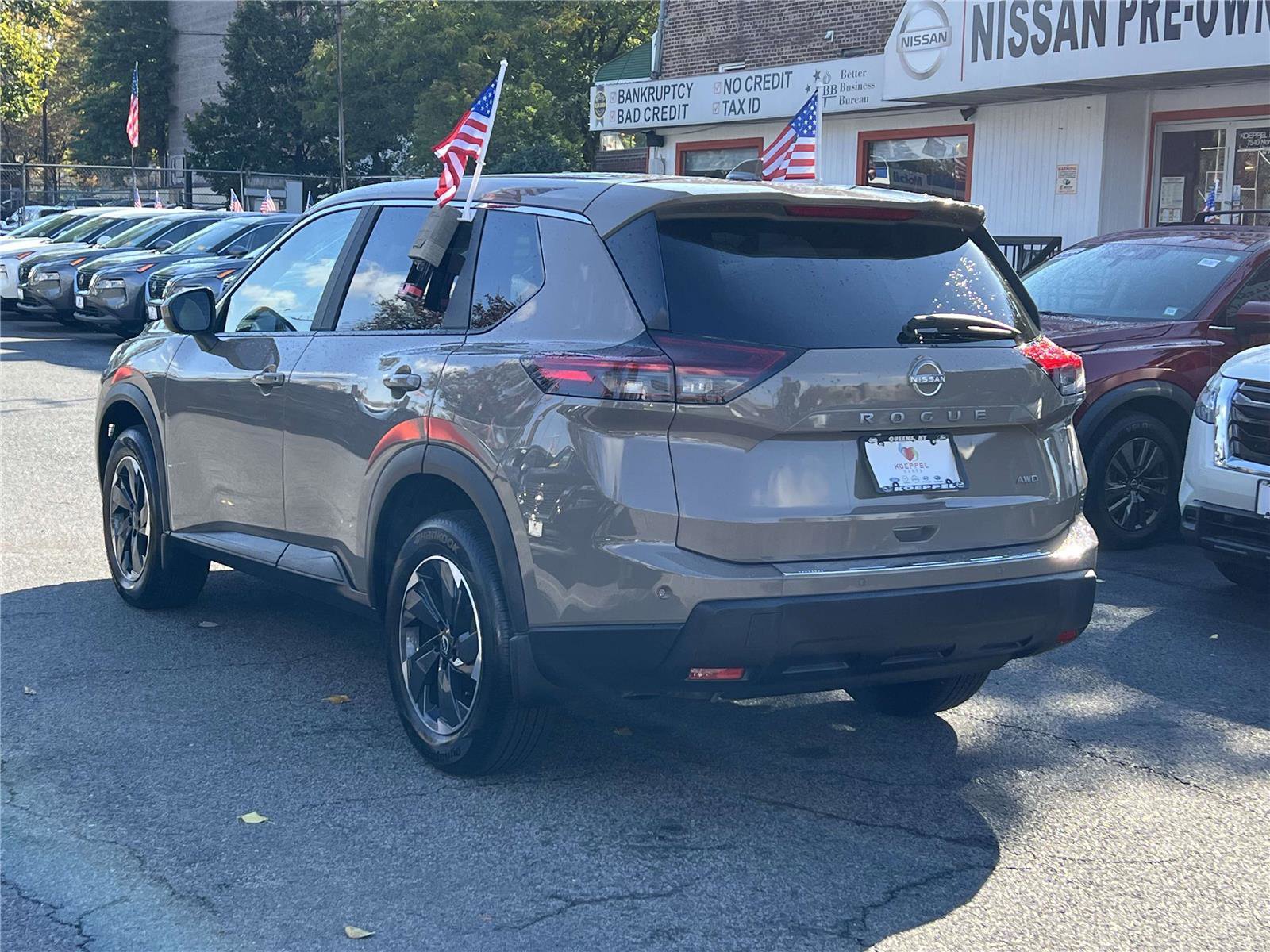 Used 2025 Nissan Rogue SV image 8