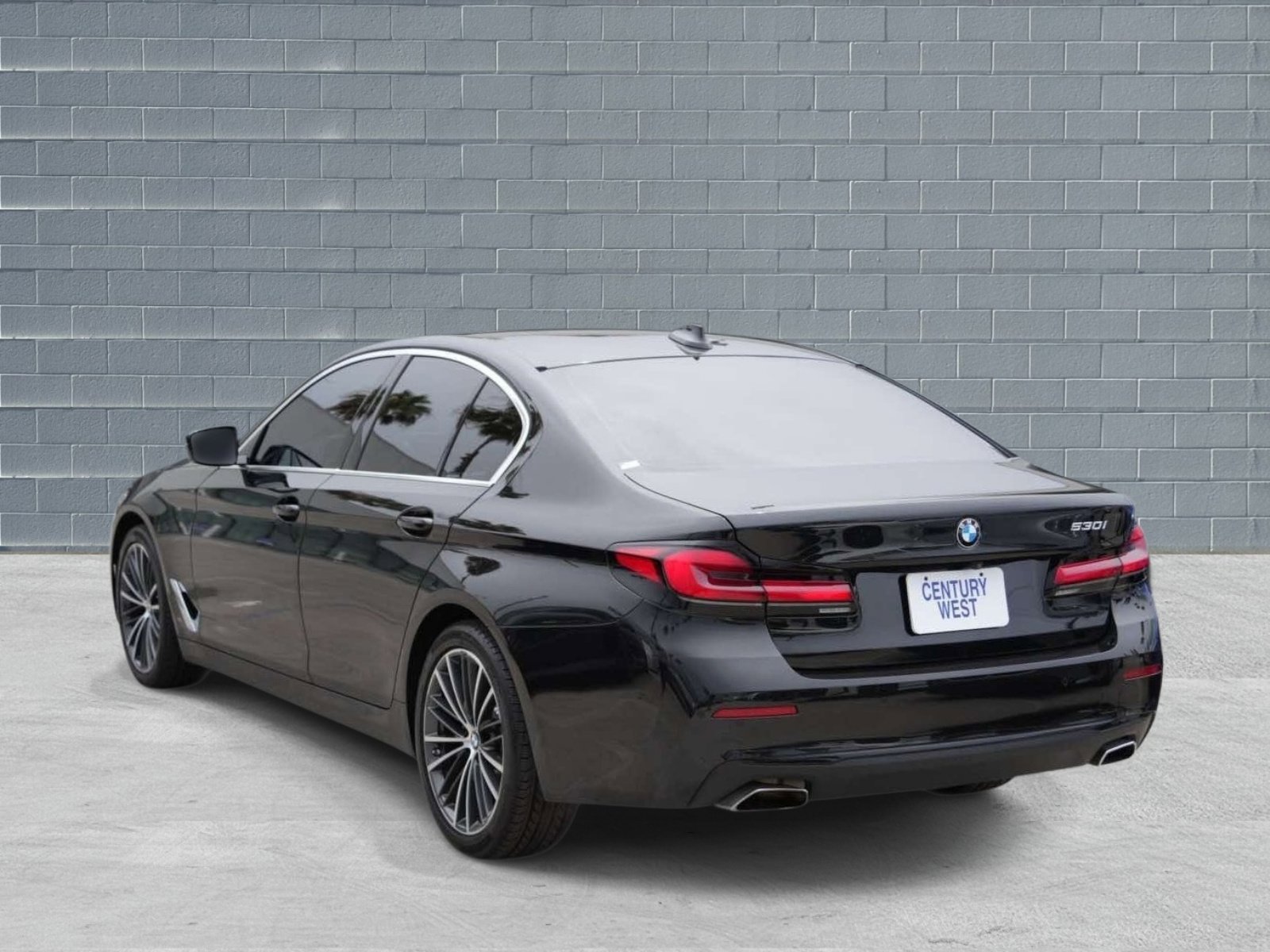 Used 2022 BMW 530i w/ Premium Package RWD image 3