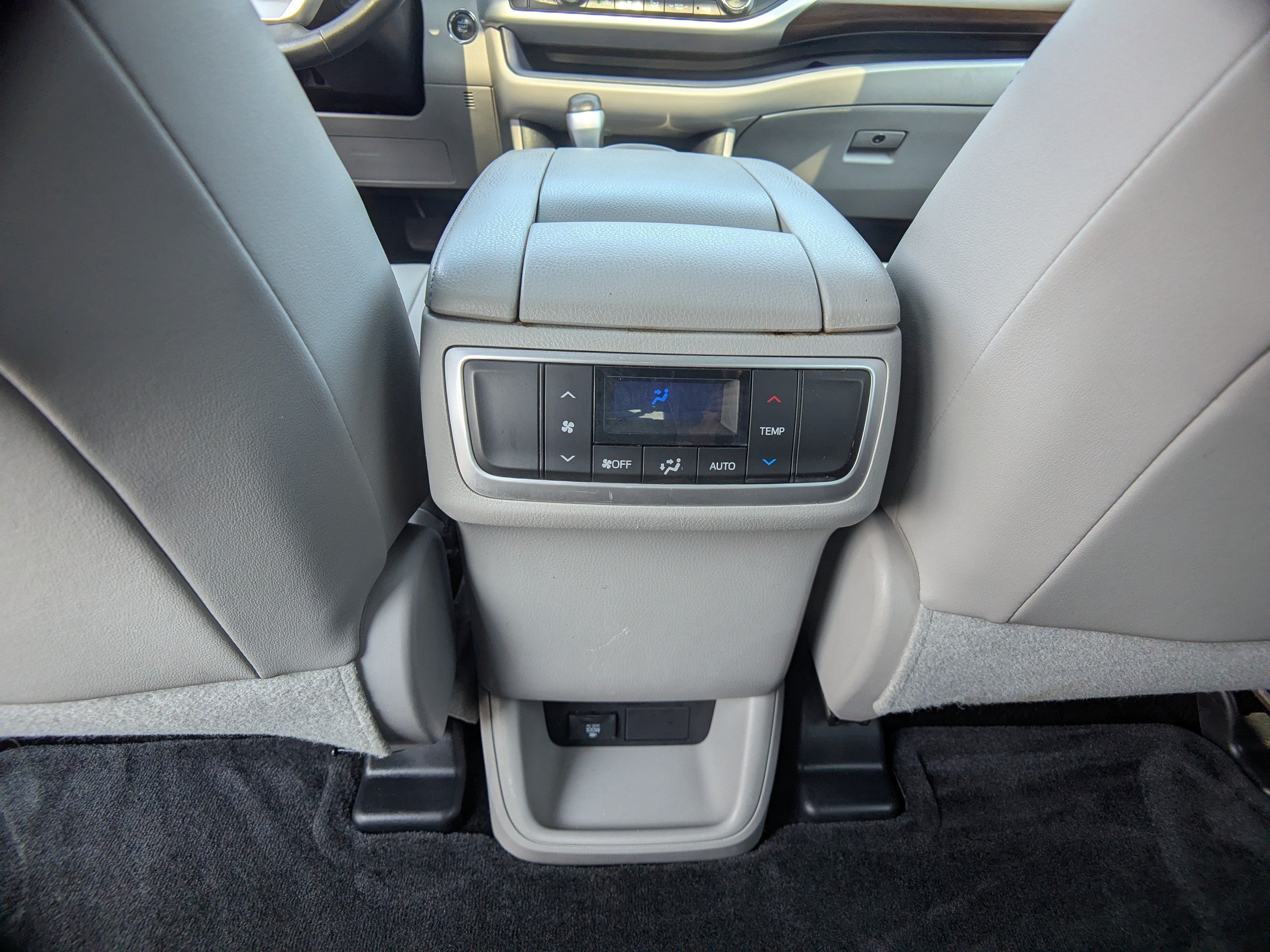 Used 2014 Toyota Highlander Limited AWD/4WD image 16