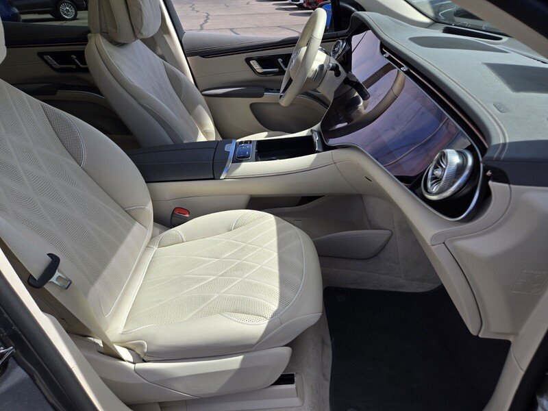 Used 2025 Mercedes-Benz EQS 580 4MATIC SUV image 16