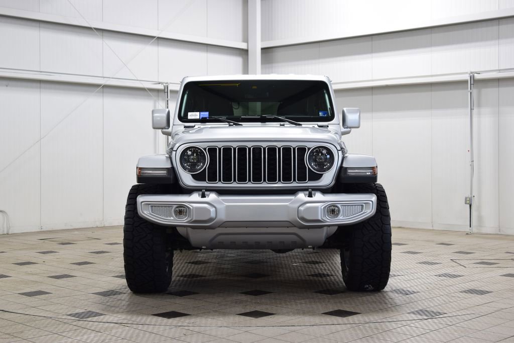 Used 2024 Jeep Wrangler Unlimited Sahara w/ Technology Group AWD/4WD image 2
