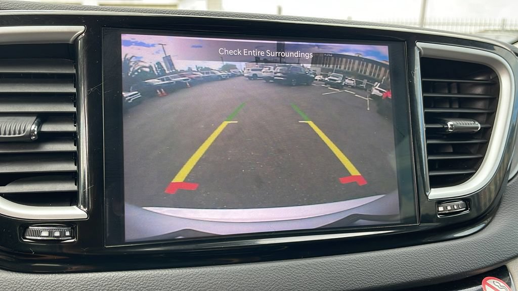 Used 2024 Chrysler Pacifica Touring-L FWD image 26