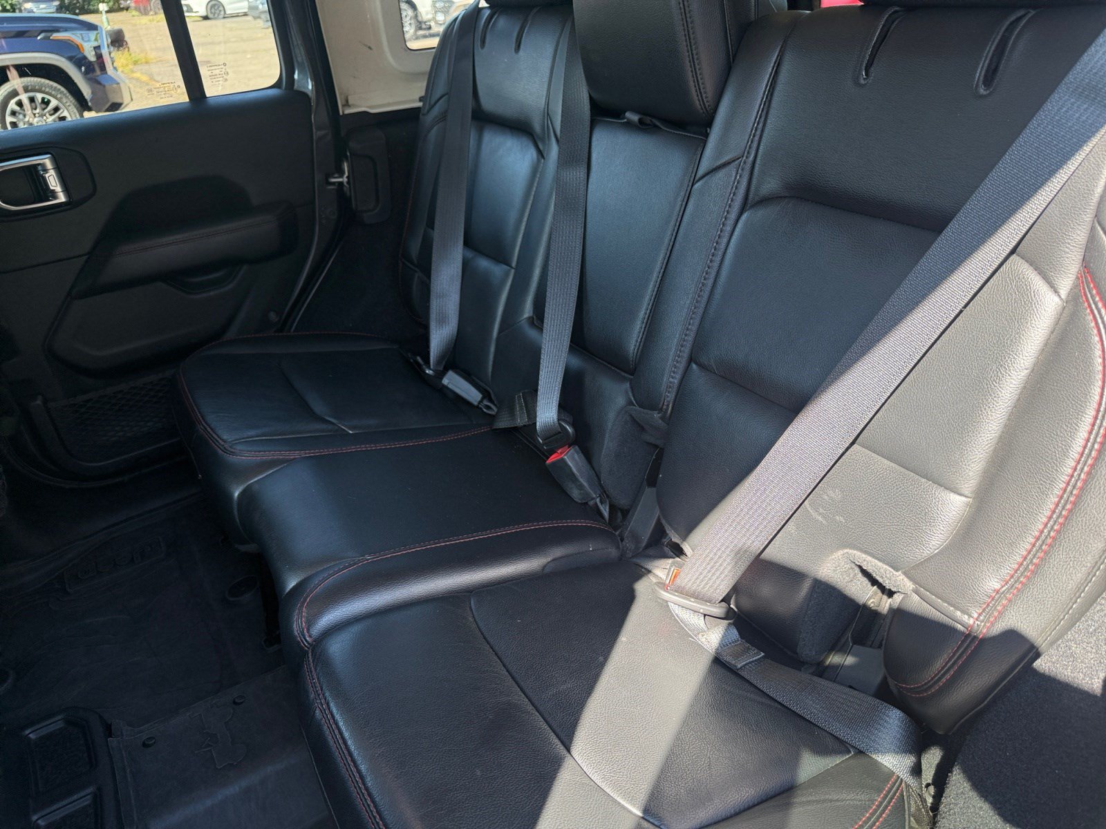 Used 2019 Jeep Wrangler Unlimited Rubicon AWD/4WD image 17