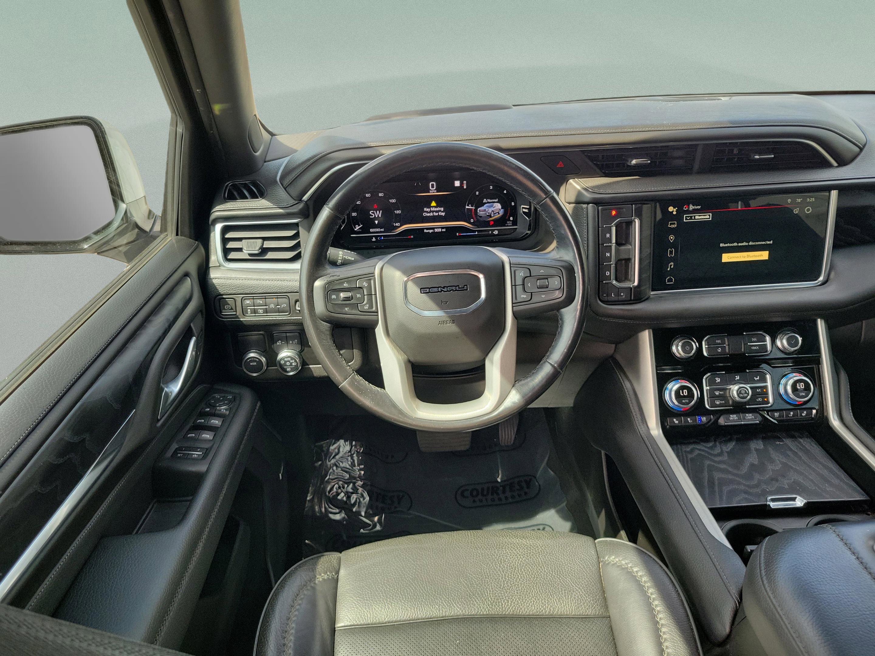 Used 2022 GMC Yukon XL Denali image 9