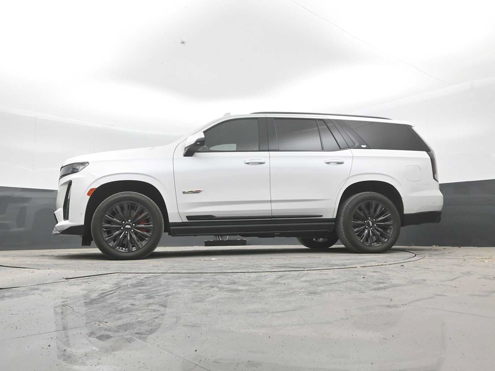 Used 2024 Cadillac Escalade V w/ LPO, ONYX Package AWD/4WD image 24