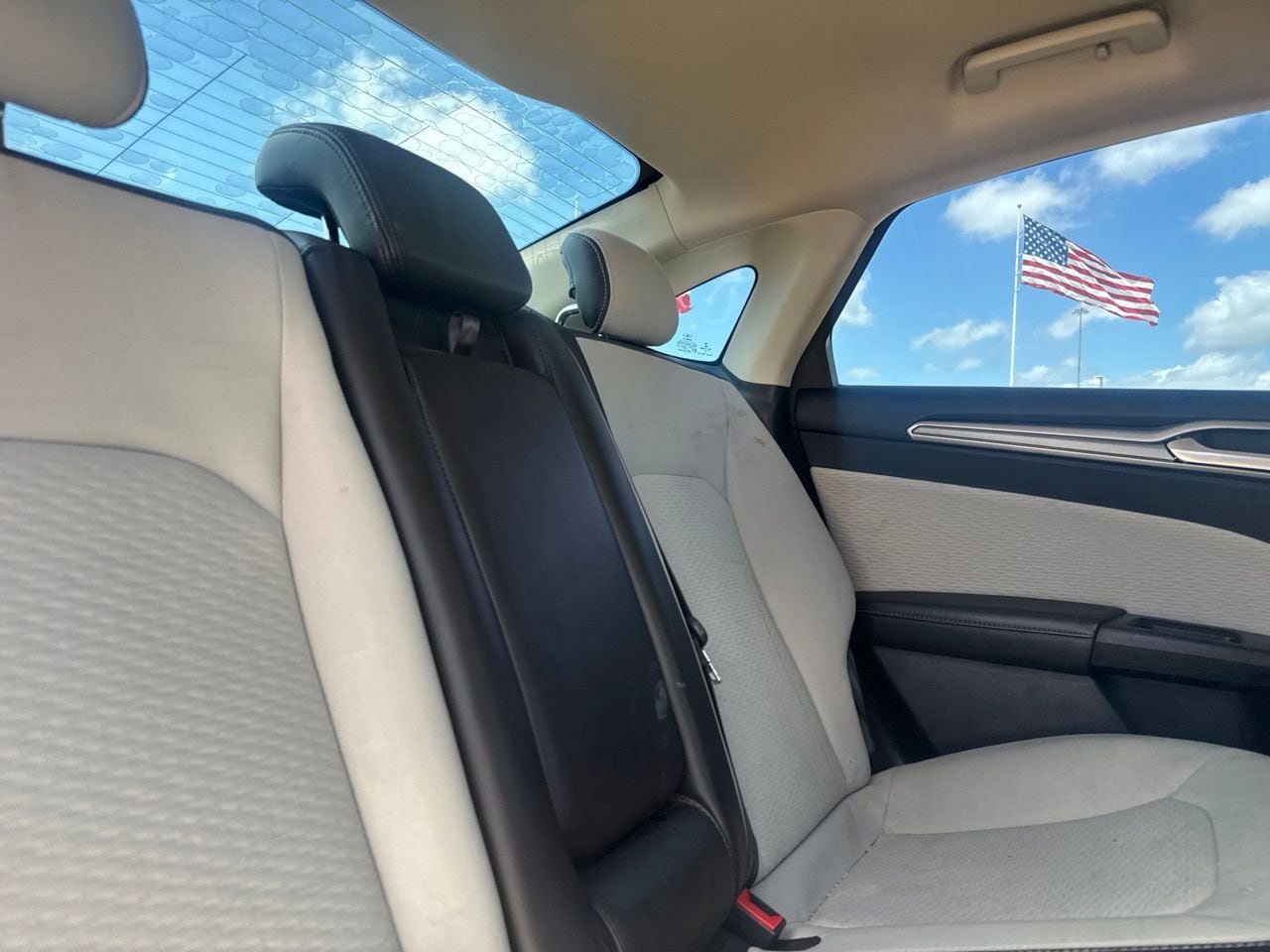 Used 2020 Ford Fusion SE w/ Equipment Group 151A FWD image 30
