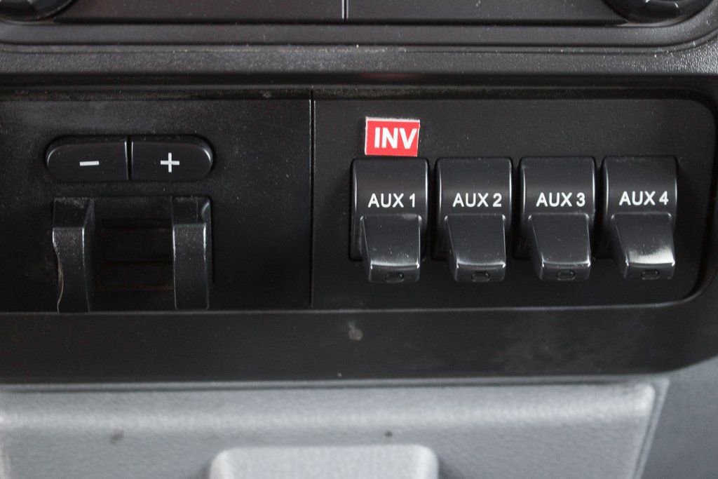 Used 2015 Ford F550 2WD Regular Cab Super Duty image 33