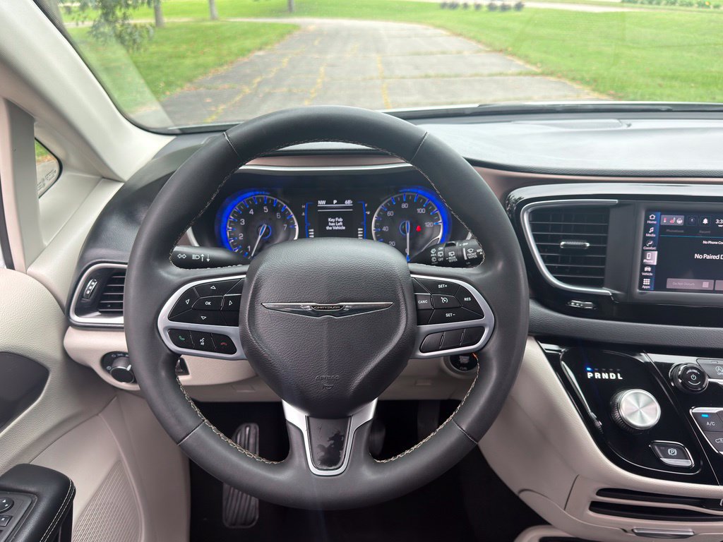 Used 2023 Chrysler Voyager LX FWD image 5