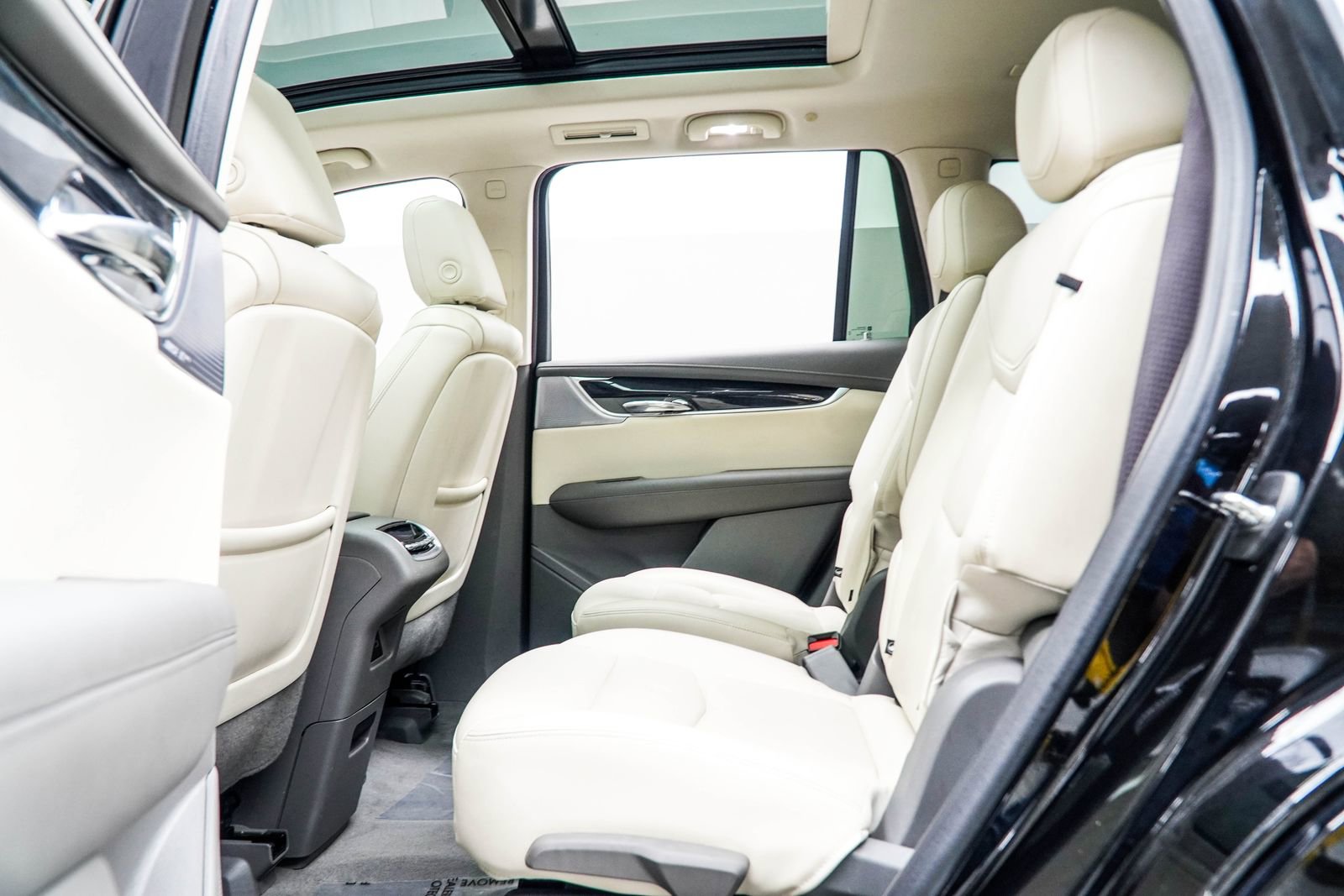 Used 2024 Cadillac XT6 Premium Luxury w/ LPO, Floor Liner Package AWD/4WD image 32