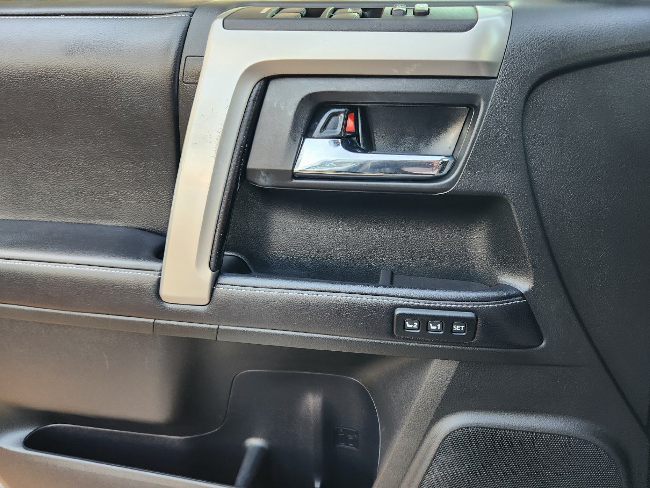 Used 2017 Toyota 4Runner Limited AWD/4WD image 22