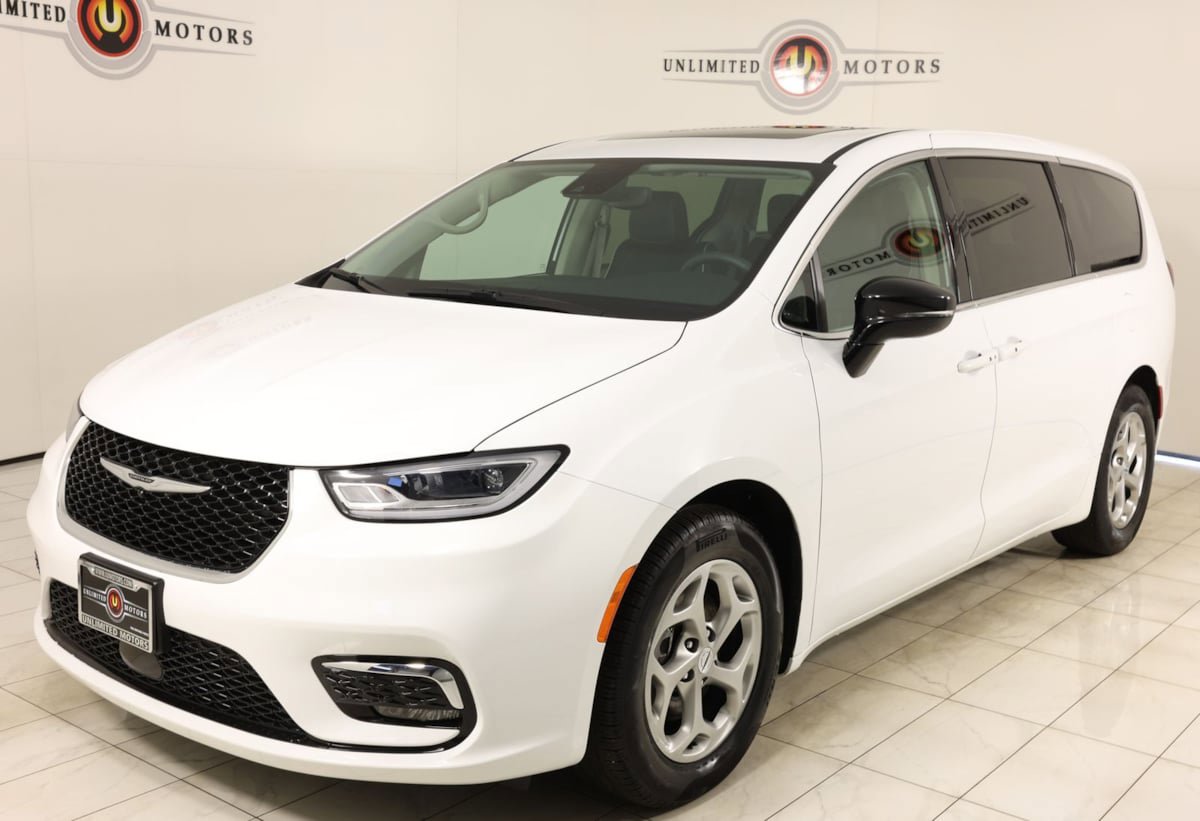 Used 2024 Chrysler Pacifica Limited FWD image 5