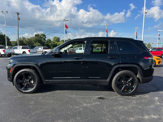Used 2023 Jeep Grand Cherokee Limited w/ Black Appearance Package AWD/4WD image 4