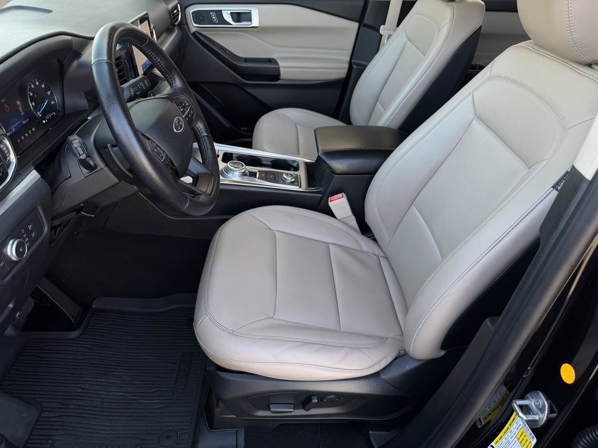 Used 2020 Ford Explorer XLT w/ Equipment Group 202A AWD/4WD image 14