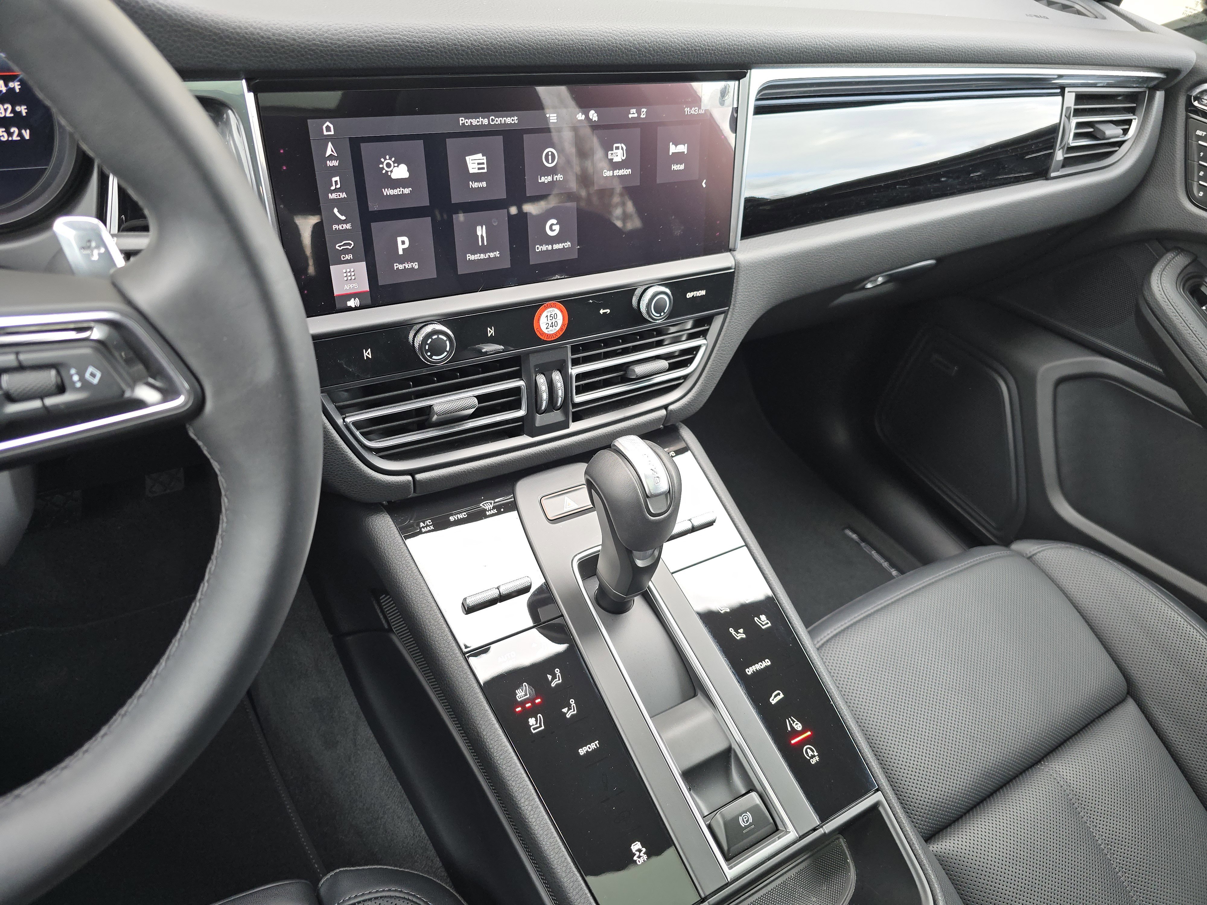 Certified 2025 Porsche Macan image 28