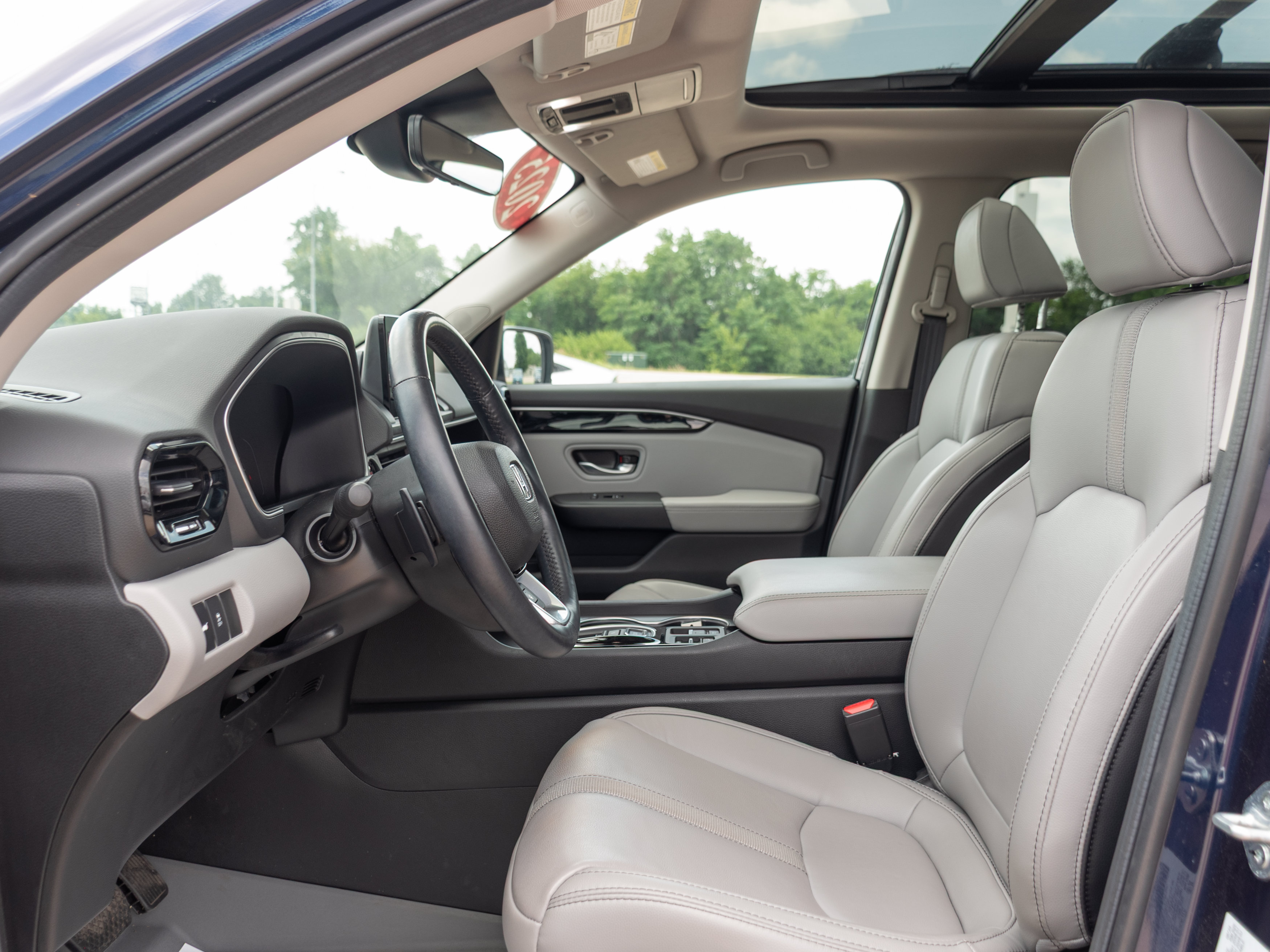 Used 2025 Honda Pilot Touring image 8