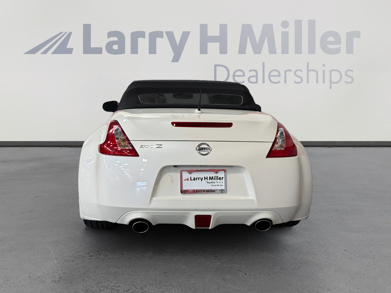 Used 2014 Nissan 370Z Touring w/ Sport Package image 4