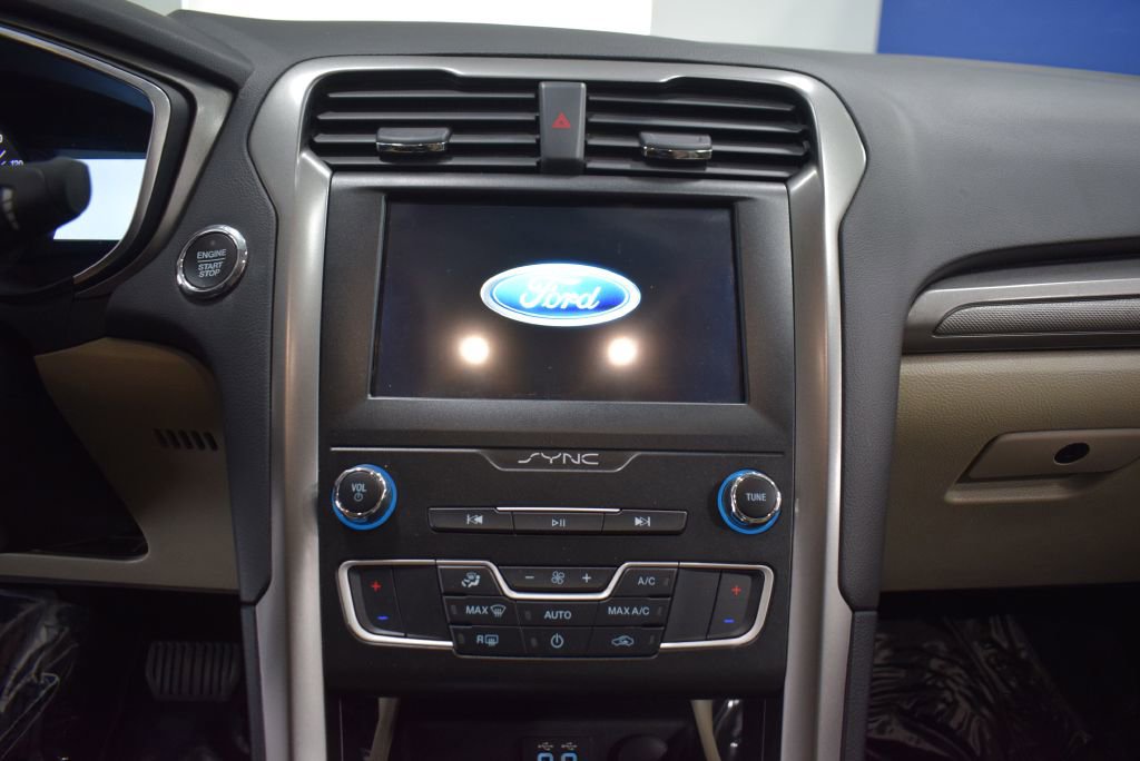 Used 2020 Ford Fusion SE image 21