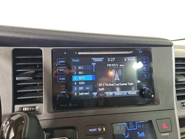 Used 2015 Toyota Sienna XLE image 20