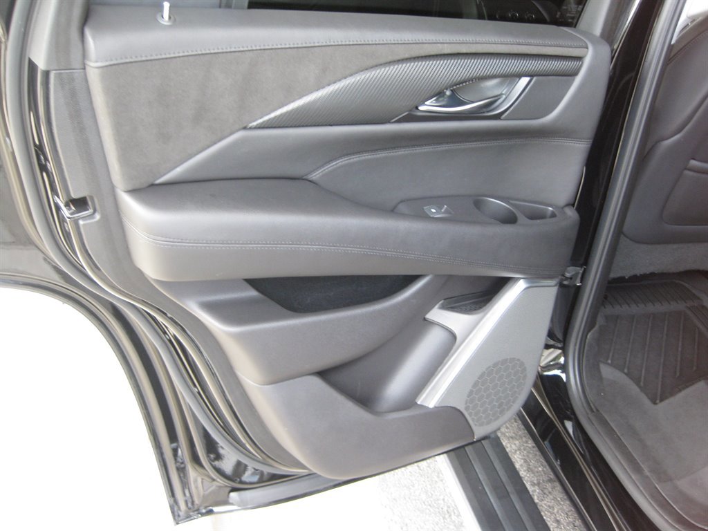Used 2019 Cadillac Escalade Premium Luxury w/ Escalade Sport Edition image 32