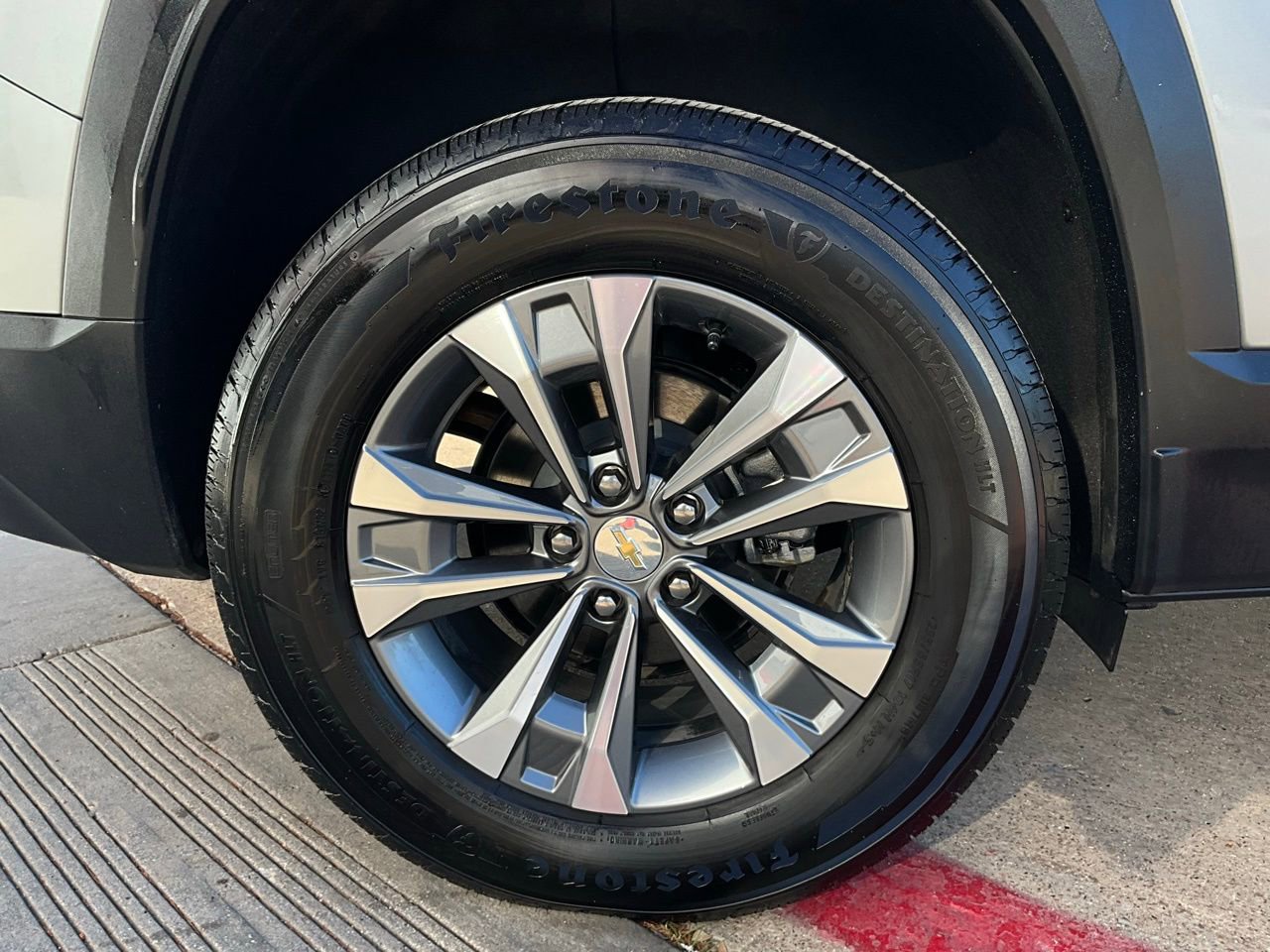 Used 2025 Chevrolet Equinox LT image 9