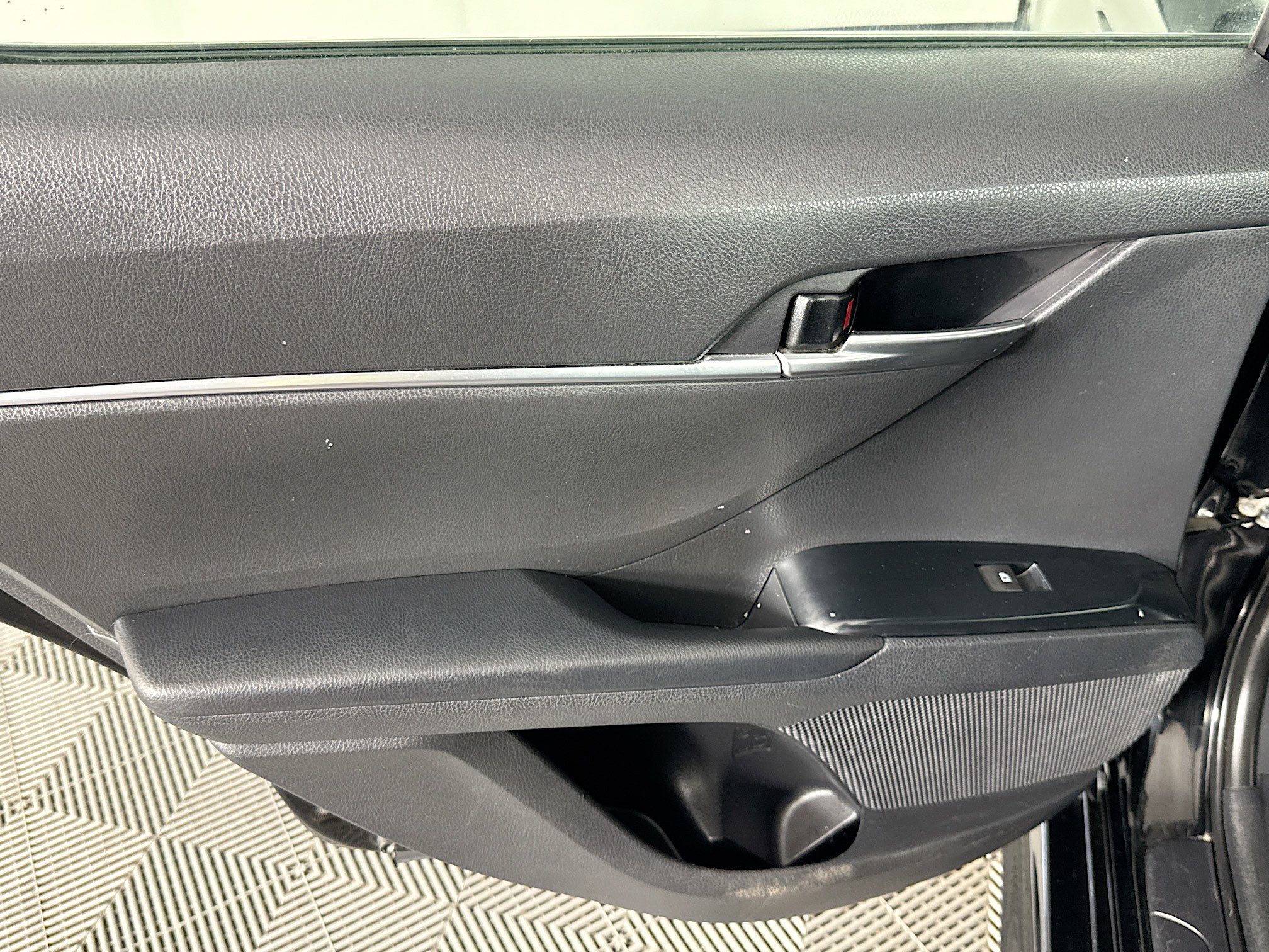 Used 2019 Toyota Camry SE FWD image 24