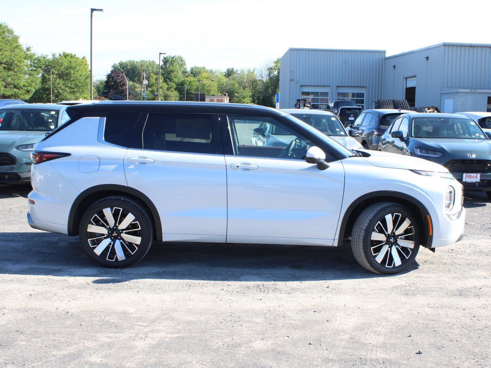 New 2025 Mitsubishi Outlander SEL image 10