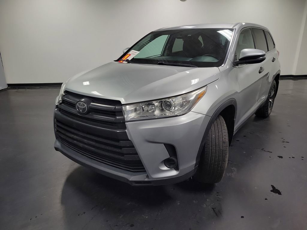 Used 2018 Toyota Highlander LE image 4