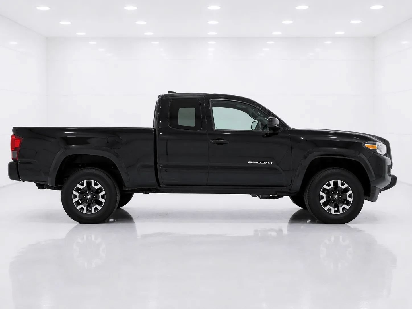 Used 2019 Toyota Tacoma TRD Off-Road AWD/4WD image 6