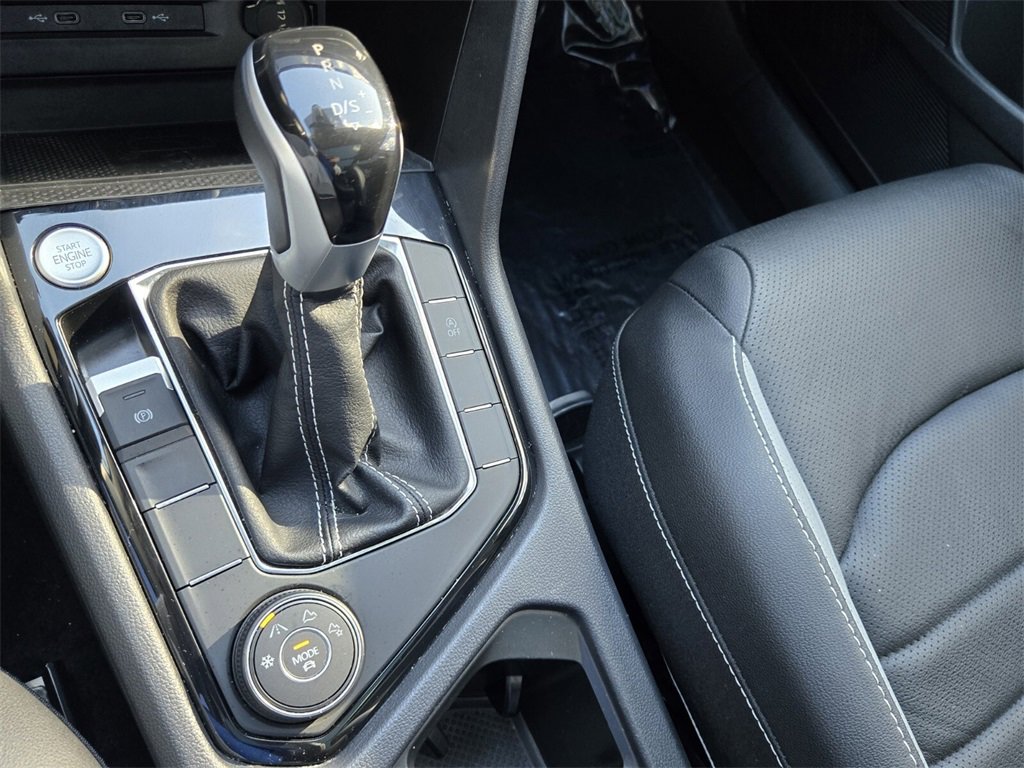 Certified 2024 Volkswagen Taos SEL image 18