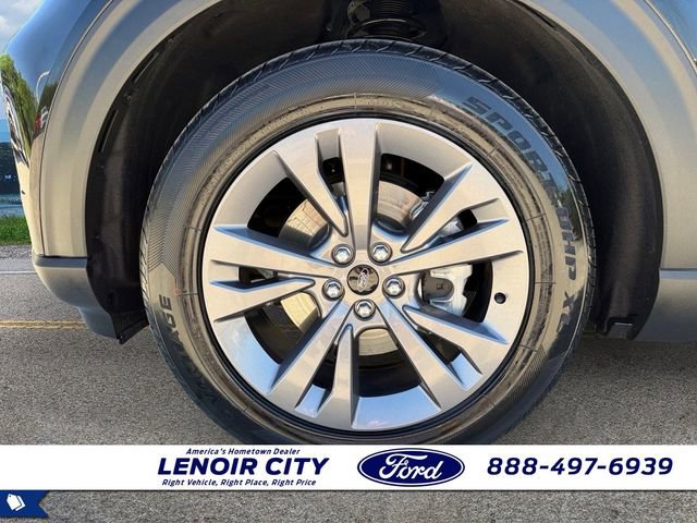 Certified 2021 Ford Explorer XLT w/ Equipment Group 202A RWD image 9