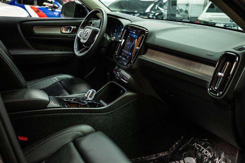 Used 2023 Volvo XC40 B4 Ultimate image 14